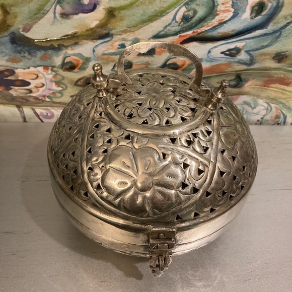 Castilian Imports silver plated basket - Picture 2 of 6